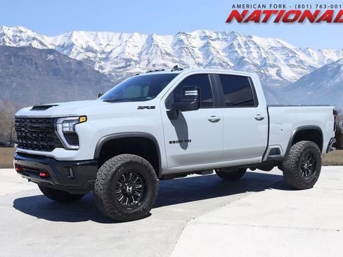 Used 2025 Chevrolet Silverado 2500 ZR2 w/ Technology Package AWD/4WD image 1