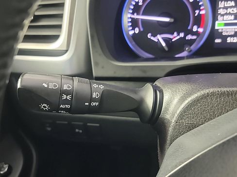 Used 2018 Toyota Highlander Limited AWD/4WD image 30
