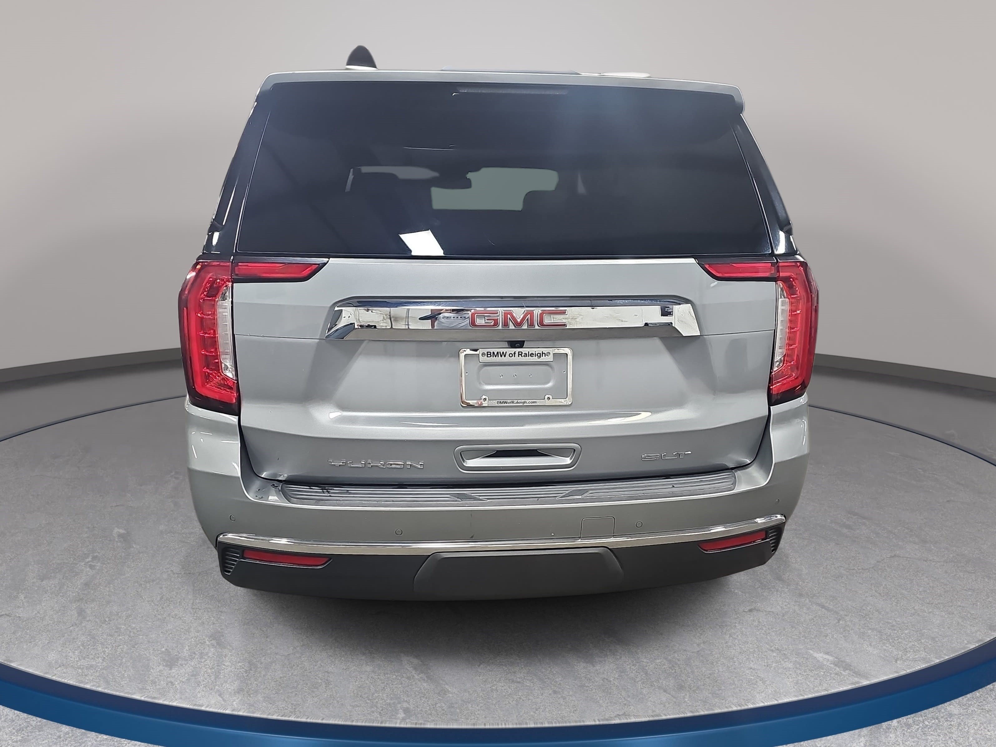 Used 2024 GMC Yukon SLT w/ SLT Luxury Package AWD/4WD image 6