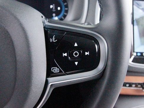 Certified 2025 Volvo XC90 B6 Plus w/ Protection Package Premier image 23