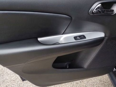 Used 2018 Dodge Journey SE w/ Blacktop Package image 15