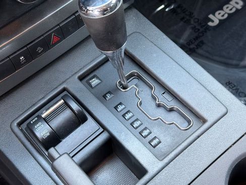Used 2011 Jeep Liberty Sport image 22