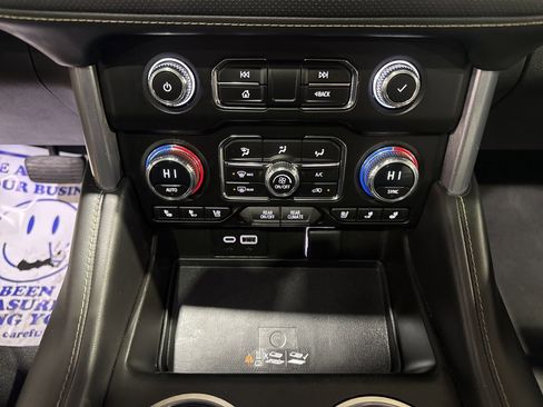 Used 2023 GMC Yukon SLT w/ SLT Luxury Package image 27