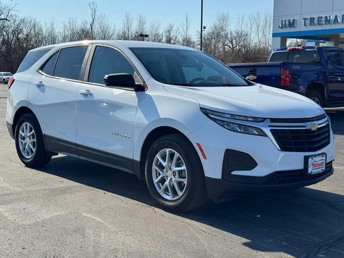 Used 2022 Chevrolet Equinox LS w/ LS Convenience Package image 2