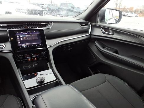 Certified 2025 Jeep Grand Cherokee L Laredo image 15