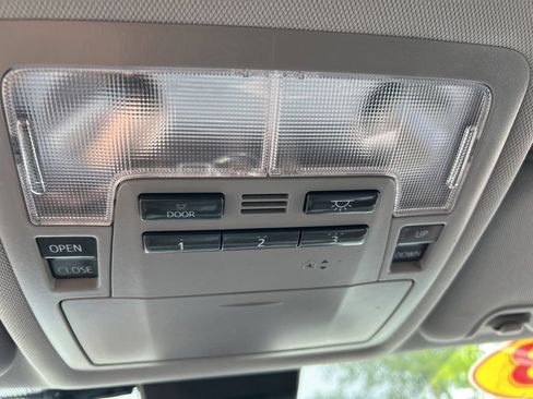 Used 2018 Toyota Highlander XLE AWD/4WD image 39