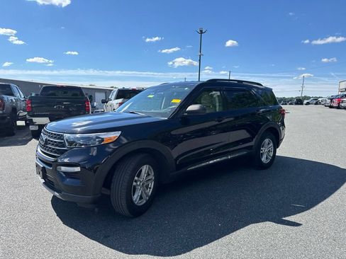 Used 2021 Ford Explorer XLT w/ Equipment Group 202A AWD/4WD image 3