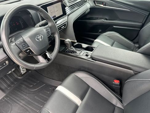 Used 2025 Toyota Camry SE image 11