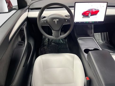 Used 2024 Tesla Model Y Long Range AWD/4WD image 22