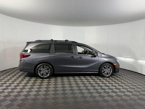 Used 2025 Honda Odyssey Touring image 5