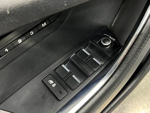 Used 2020 Jaguar XE S RWD image 17