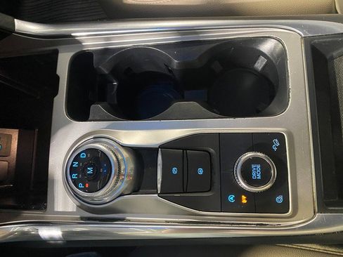 Used 2020 Ford Explorer XLT w/ Equipment Group 202A AWD/4WD image 30