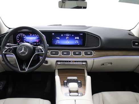 Certified 2025 Mercedes-Benz GLS 450 4MATIC image 43