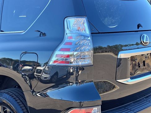 Used 2023 Lexus GX 460 Premium w/ Premium Package image 35