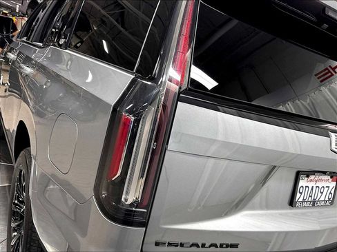 Used 2023 Cadillac Escalade Sport Platinum w/ LPO, ONYX Package AWD/4WD image 34