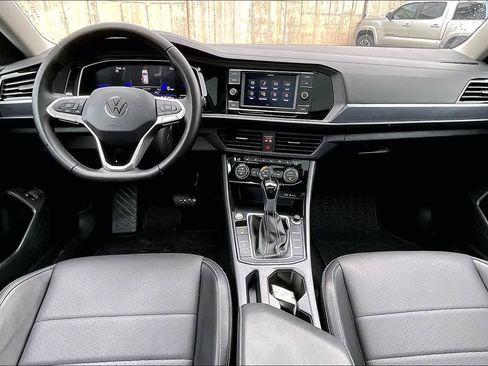 Used 2023 Volkswagen Jetta SE image 15