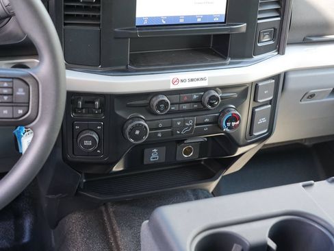Used 2025 Ford F550 4x4 Crew Cab image 25