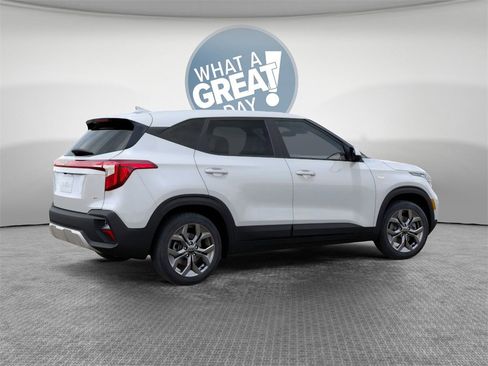 New 2026 Kia Seltos LX image 6