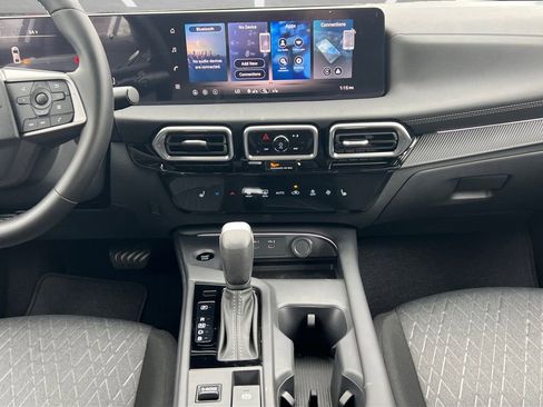 New 2026 Nissan Sentra SV w/ SV Convenience Package FWD image 4