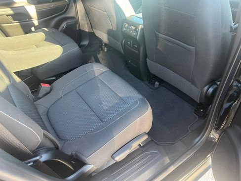 Used 2023 GMC Acadia SLE w/ Driver Convenience Package FWD image 29
