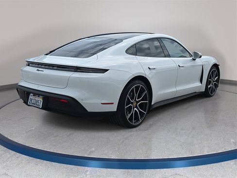 Used 2023 Porsche Taycan image 6