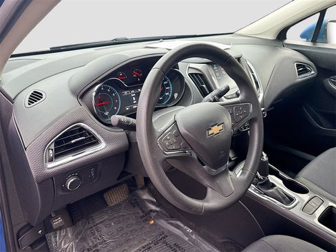 Used 2017 Chevrolet Cruze LT w/ Convenience Package image 9