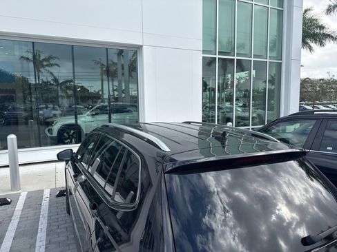 Used 2022 Volkswagen Tiguan SE image 7