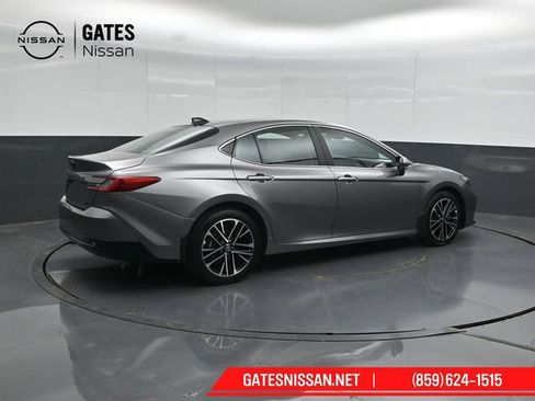 Used 2025 Toyota Camry XLE AWD/4WD image 2