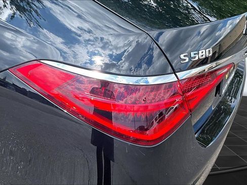 Used 2021 Mercedes-Benz S 580 4MATIC Sedan w/ AMG Line image 23