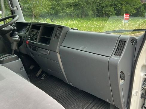 Used 2018 Isuzu NPR RWD image 45