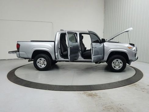 Used 2022 Toyota Tacoma SR AWD/4WD image 16