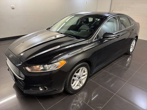 Used 2014 Ford Fusion SE w/ Equipment Group 202A FWD image 3