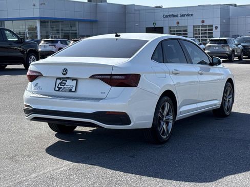 Used 2024 Volkswagen Jetta SE w/ Panoramic Sunroof Package image 25