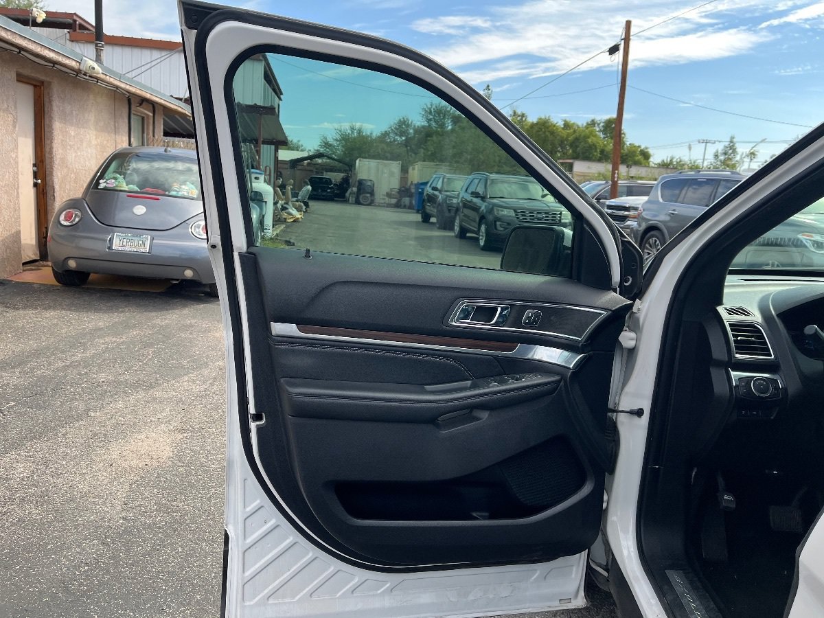 Used 2019 Ford Explorer Limited w/ Class III Trailer Tow Package FWD image 12