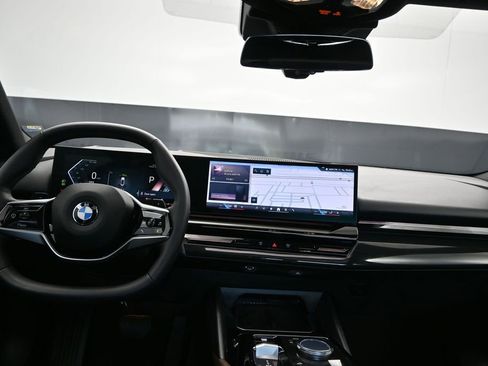 Certified 2026 BMW 530i RWD image 19