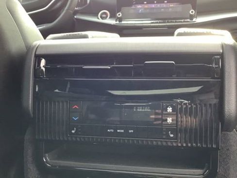 Certified 2024 Jeep Wagoneer Series II image 22