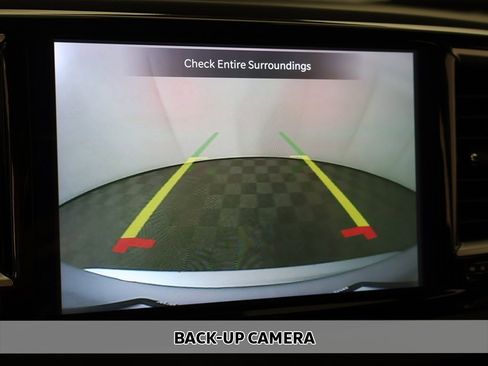 Used 2024 Chrysler Pacifica Touring-L image 6