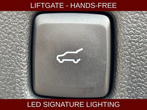 Used 2022 Ford Escape Titanium FWD image 28