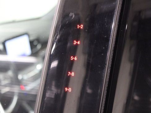 Used 2020 Ford Explorer Limited image 18