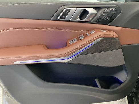 Used 2025 BMW X7 xDrive40i w/ Premium Package image 11