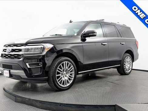Used 2024 Ford Expedition Limited AWD/4WD image 2