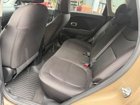 Used 2016 Kia Soul FWD image 10