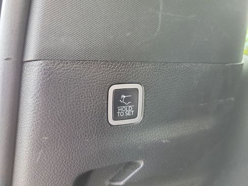 Used 2024 Jeep Wagoneer L Series II w/ Flexible Seating Group AWD/4WD image 9