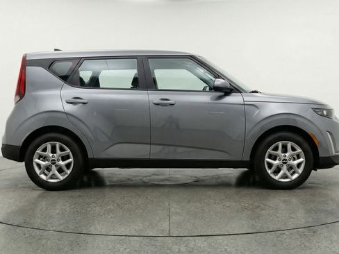 Used 2025 Kia Soul LX w/ LX Technology Package image 11
