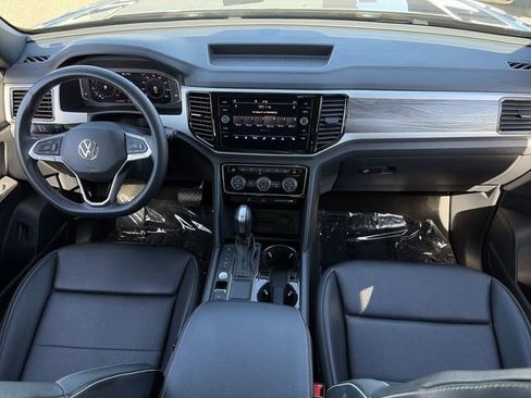 Used 2022 Volkswagen Atlas Cross Sport SE FWD image 17
