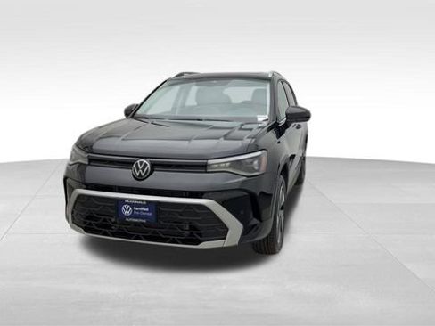 Certified 2025 Volkswagen Taos SE image 9