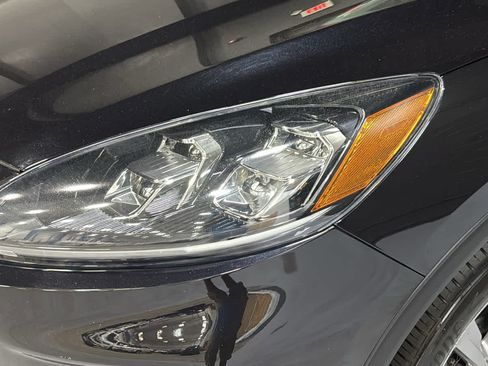 Used 2021 Ford Escape Titanium w/ Titanium Elite Package AWD/4WD image 7