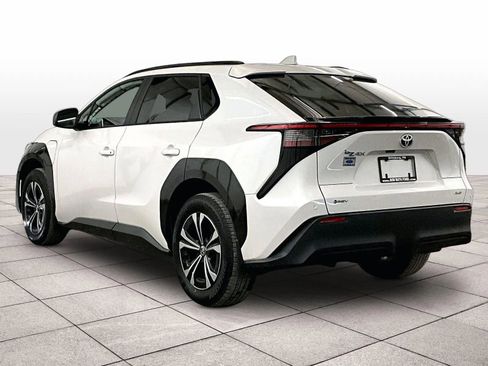 Used 2024 Toyota bZ4X XLE w/ Weather Package image 10