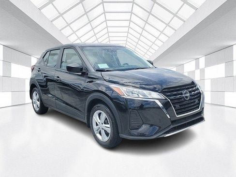 New 2025 Nissan Kicks Play S image 3