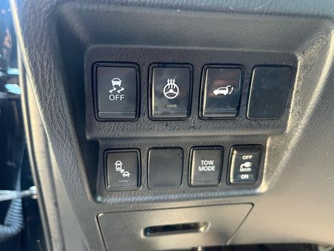 Used 2019 Nissan Pathfinder SL AWD/4WD image 23